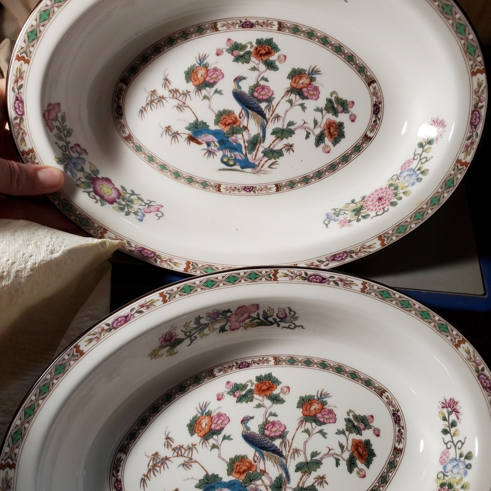 Wedgewood Kutani Crane Bone China Sevrving bowl